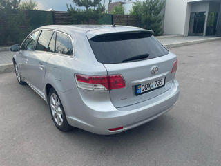 Toyota Avensis foto 4