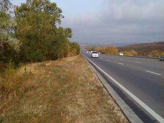 Vind teren 2 hectare la traseul international Chisinau - Orhei, 5 km de la Chisinau / Участок 2 га foto 2