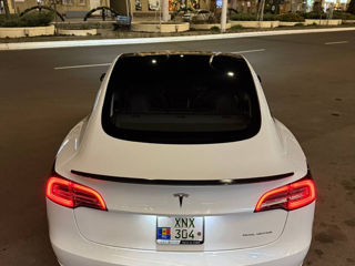 Tesla Model 3 foto 3