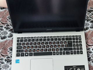 Ноутбук Acer новый использовался всего четыре месяца. foto 3