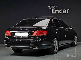 Mercedes E-Class foto 2