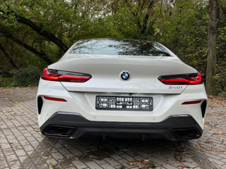 BMW 8 Series foto 3