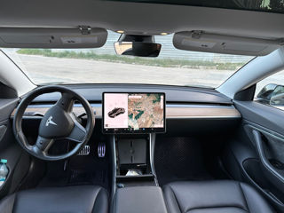 Tesla Model 3 foto 8