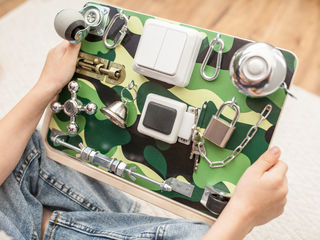 Развивающая доска Busy board, Доска Монтессори, Бизиборд, Tabla activitati dezvoltare motorica foto 6