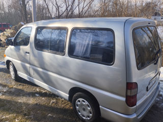 Toyota Hiace foto 3