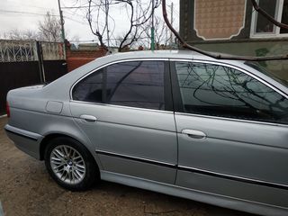 BMW 5 Series foto 2