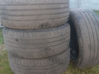 Vând 4 anvelope de vară R17 225/50 - 2 Roadstone, 2 Hankook, în stare bună,  80 %