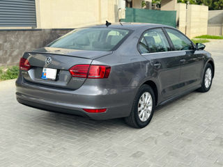 Volkswagen Jetta foto 4