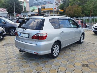 Toyota Avensis Verso foto 5