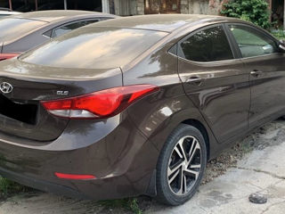 Hyundai Elantra foto 2