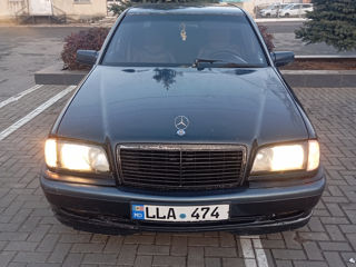 Mercedes C-Class foto 3