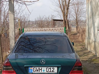Mercedes C-Class foto 10