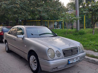 Mercedes E-Class foto 1