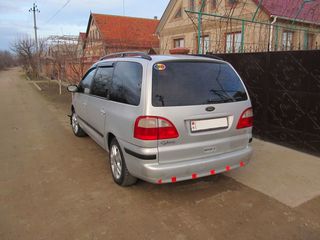 Ford Galaxy foto 2