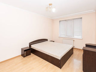 Apartament cu 2 camere, 70 m², Botanica, Chișinău foto 2