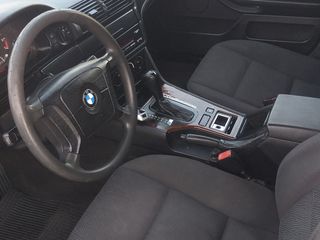 BMW 5 Series foto 10