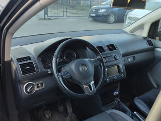 Volkswagen Touran foto 2