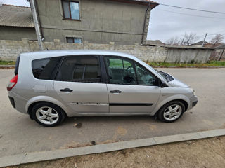 Renault Grand Scenic foto 2