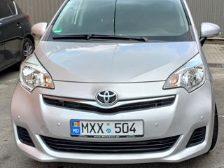 Toyota Verso-S foto 1