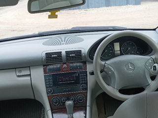 Mercedes C-Class foto 9