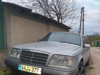 Mercedes E-Class foto 2