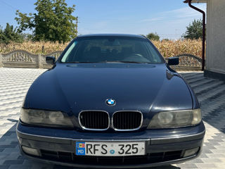 BMW 5 Series foto 1