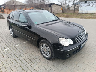 Mercedes C-Class Wagon foto 3