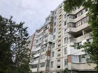 Cumpăr apartament cu 4 camere