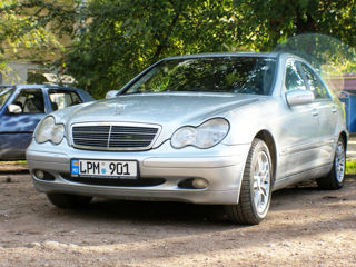 Mercedes C-Class foto 2