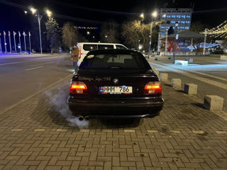 BMW 5 Series foto 3