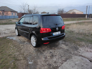 Volkswagen Touran foto 4