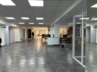 Oficiu / spațiu comercial / 700m2 / prima linie / Ulim foto 2