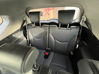 Toyota Prius v foto 10