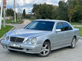 Mercedes E-Class foto 2