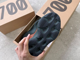 Adidas Yeezy 700 V3 Оригинал foto 6