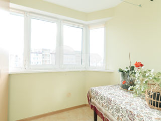 Apartament cu 2 camere, 73 m², Buiucani, Chișinău foto 4