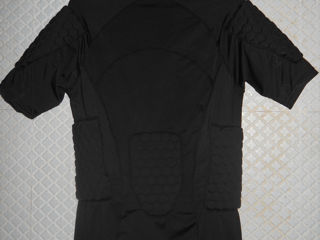 продам компрессионная-защитная футболка размер М: зашита груди и спины за 200 лей foto 4