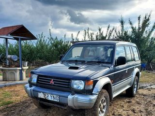 Mitsubishi Pajero foto 1