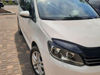 Volkswagen Touran foto 2