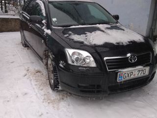 Toyota Avensis foto 1