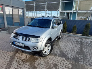 Mitsubishi Pajero Sport foto 2