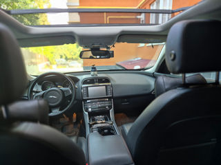 Jaguar XE foto 9