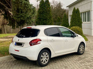 Peugeot 208 foto 3