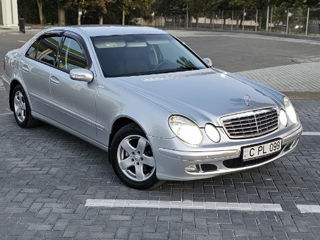 Mercedes E-Class foto 1