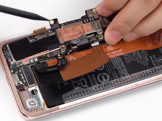 Mi Note 10 Lite, Ecranul este crăpat – adă-l la reparat! foto 1