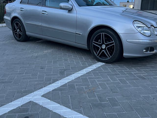 Mercedes E-Class foto 2