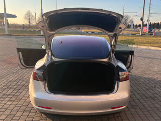 Tesla Model 3 foto 2