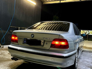 BMW 5 Series foto 4