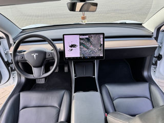 Tesla Model 3 foto 8