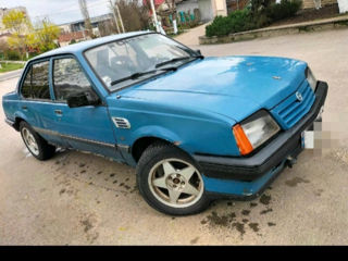 Opel Ascona foto 2